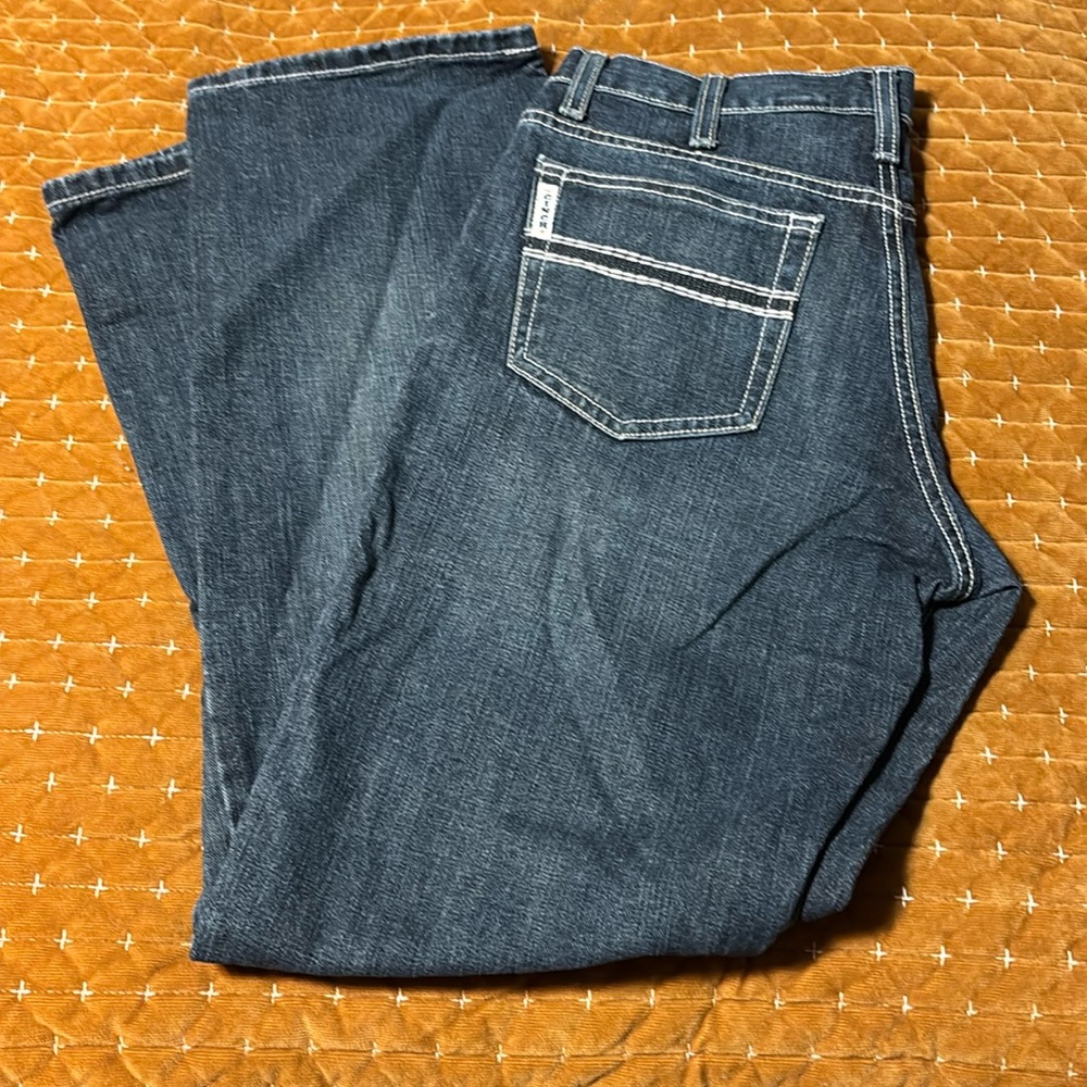 Cinch White Label relaxed fit jeans. 32/34
